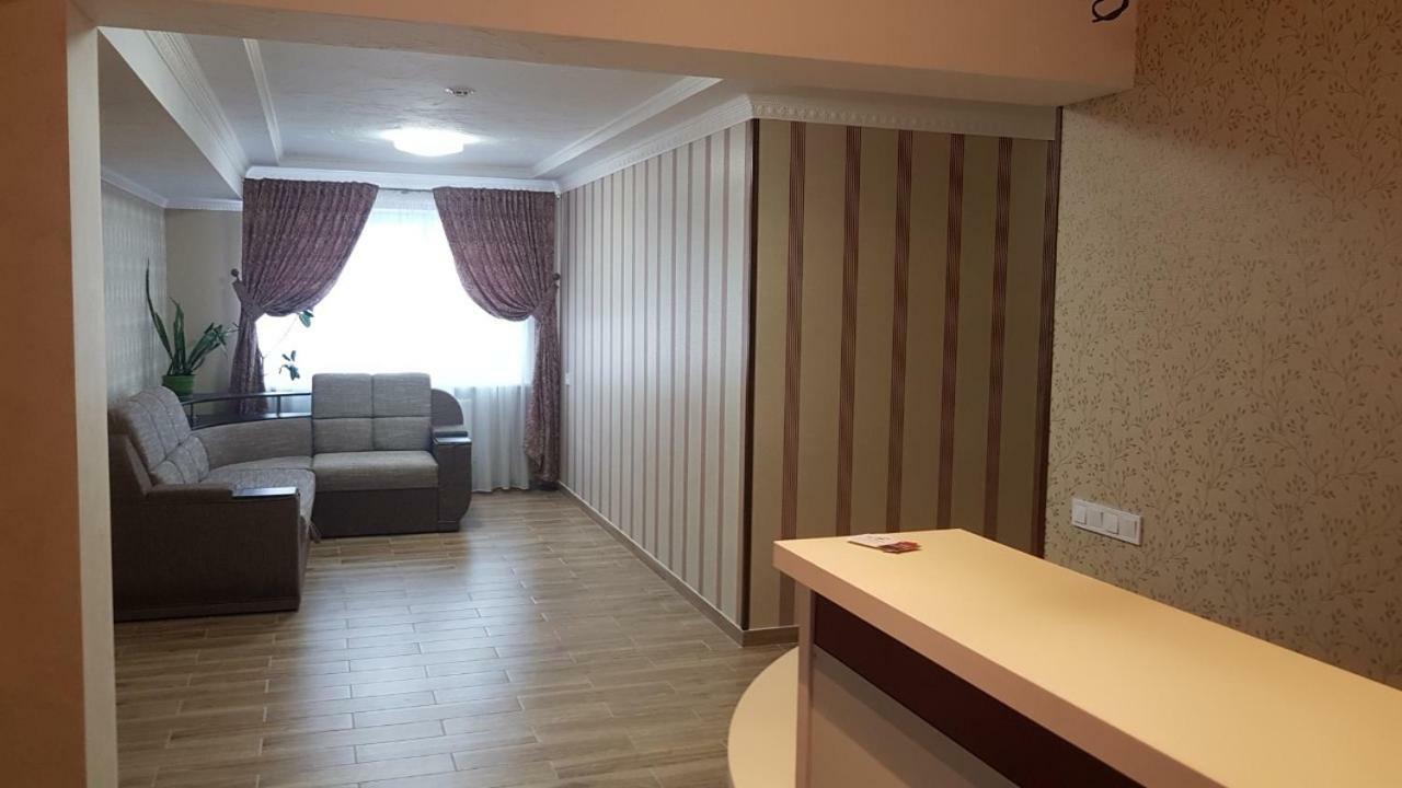 Готель Біля Фонтану Vinnitsya Dış mekan fotoğraf